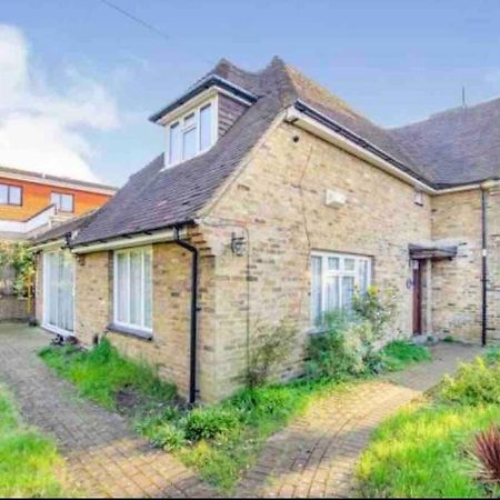 Lovely Cottage In The Heart Of Shirley- Croydon Extérieur photo