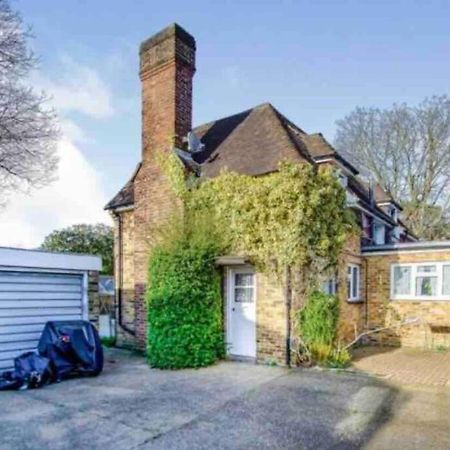 Lovely Cottage In The Heart Of Shirley- Croydon Extérieur photo