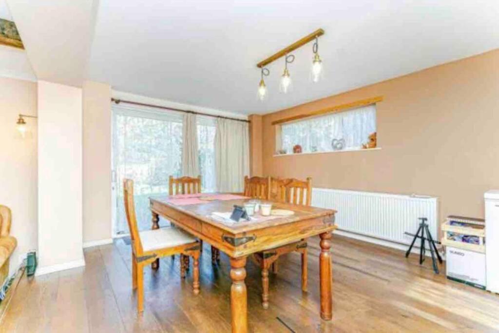 Lovely Cottage In The Heart Of Shirley- Croydon Extérieur photo