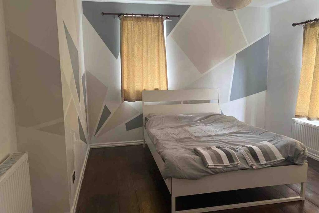 Lovely Cottage In The Heart Of Shirley- Croydon Extérieur photo