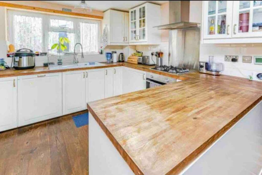 Lovely Cottage In The Heart Of Shirley- Croydon Extérieur photo