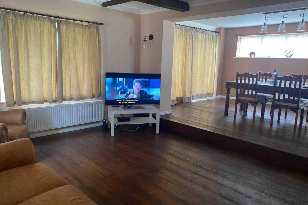 Lovely Cottage In The Heart Of Shirley- Croydon Extérieur photo